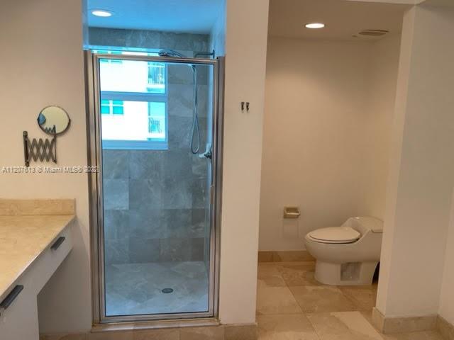 THE OAKS I CONDO - Residential Lease