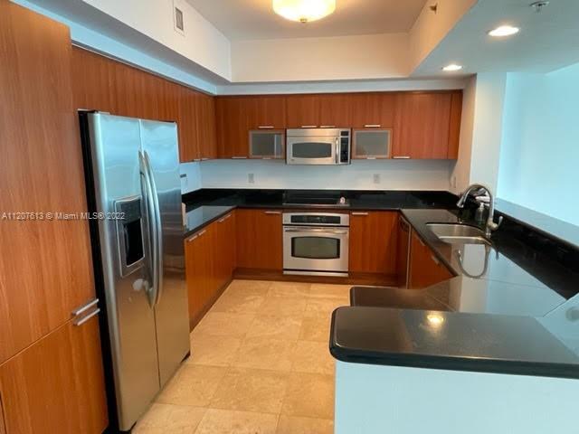 THE OAKS I CONDO - Residential Lease