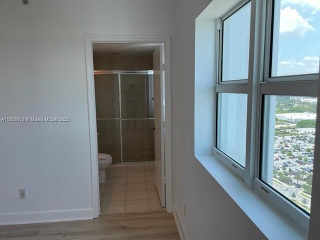 THE OAKS I CONDO - Residential Lease