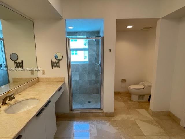 THE OAKS I CONDO - Residential Lease