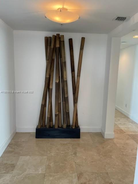 THE OAKS I CONDO - Residential Lease