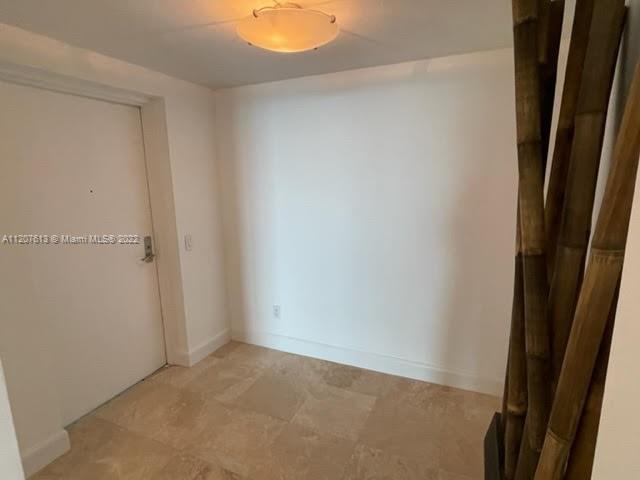 THE OAKS I CONDO - Residential Lease