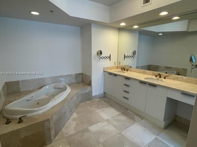 THE OAKS I CONDO - Residential Lease