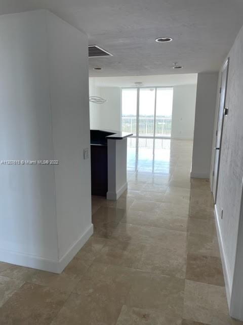 THE OAKS I CONDO - Residential Lease