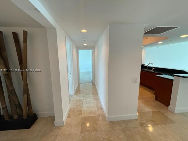 THE OAKS I CONDO - Residential Lease