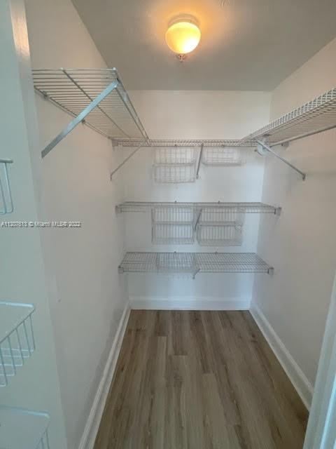 THE OAKS I CONDO - Residential Lease