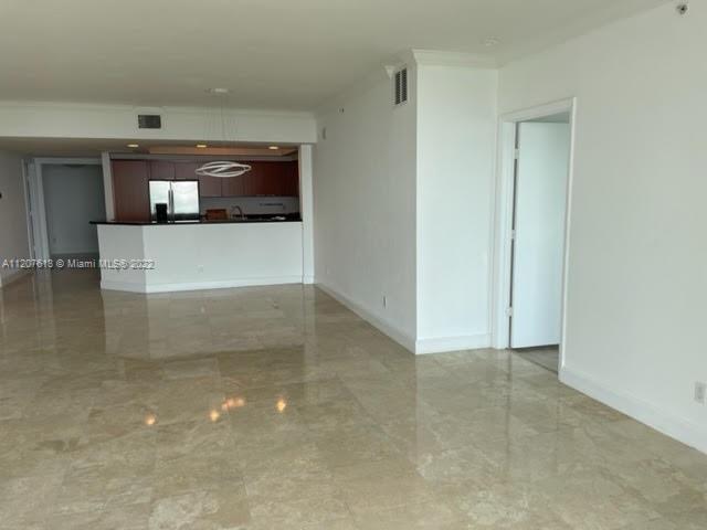 THE OAKS I CONDO - Residential Lease