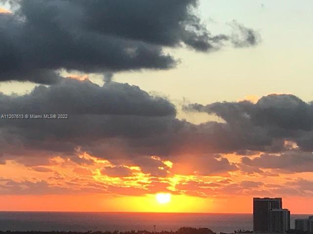 THE OAKS I CONDO - Residential Lease