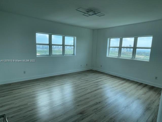THE OAKS I CONDO - Residential Lease