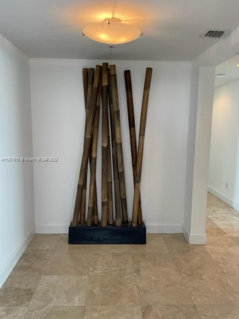 THE OAKS I CONDO - Residential Lease