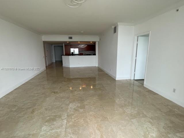 THE OAKS I CONDO - Residential Lease
