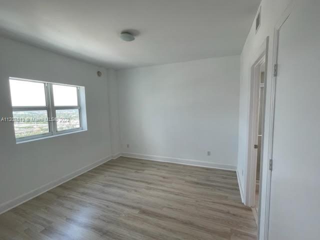 THE OAKS I CONDO - Residential Lease