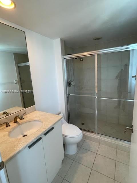 THE OAKS I CONDO - Residential Lease