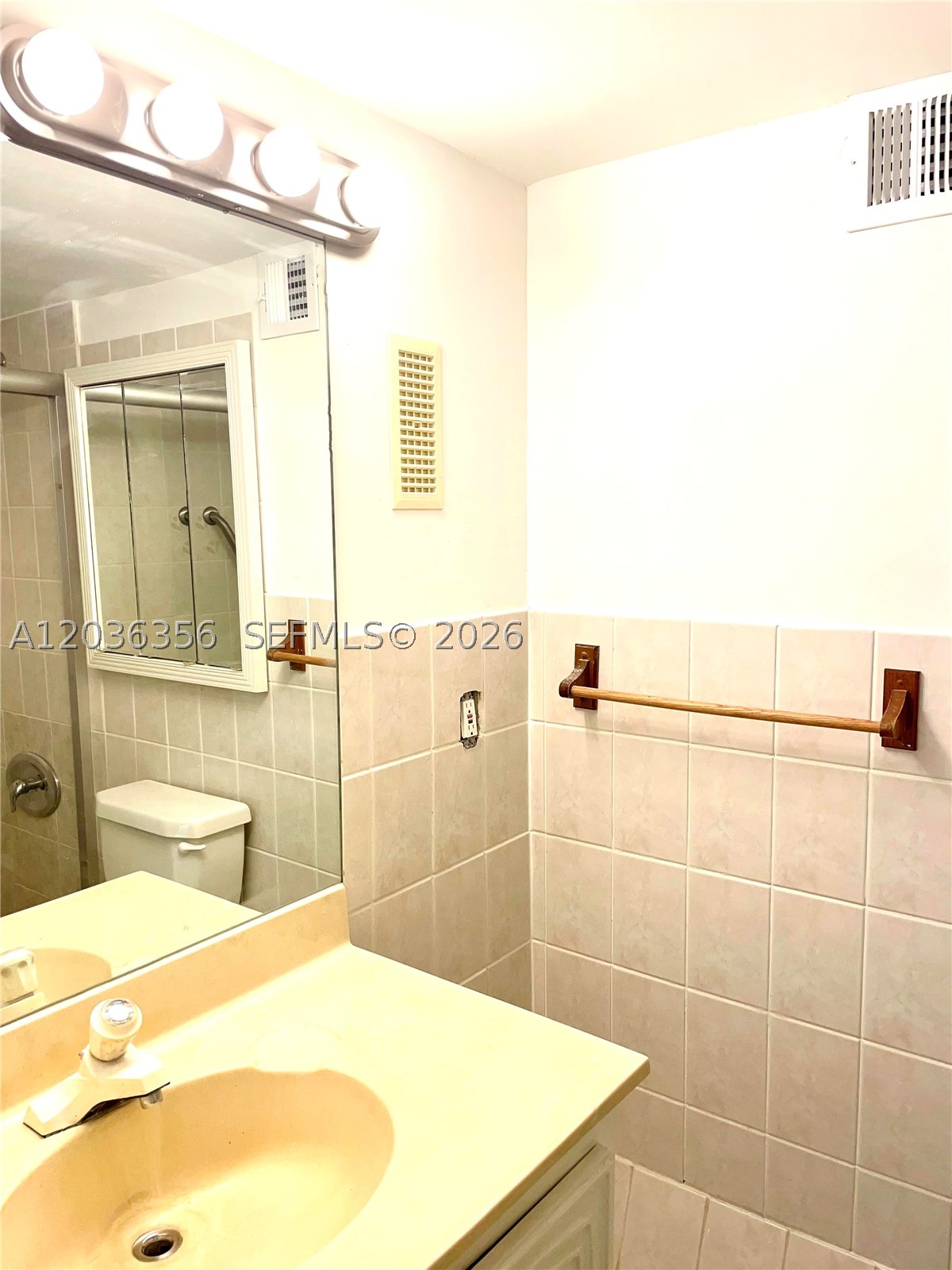 DE SOTO PARK SOUTH - Residential Lease