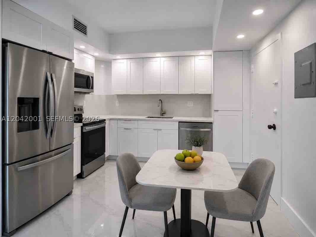 ARLEN HOUSE WEST CONDO - Residential