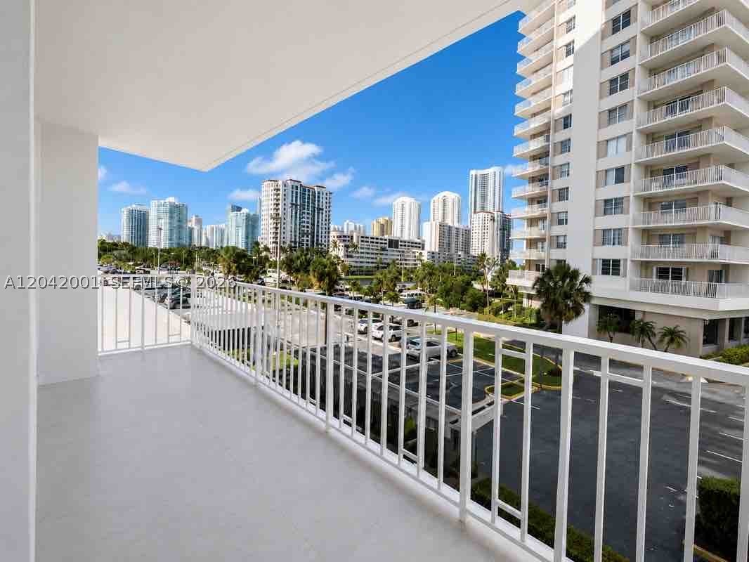 ARLEN HOUSE WEST CONDO - Residential
