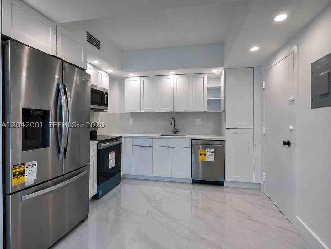 ARLEN HOUSE WEST CONDO - Residential