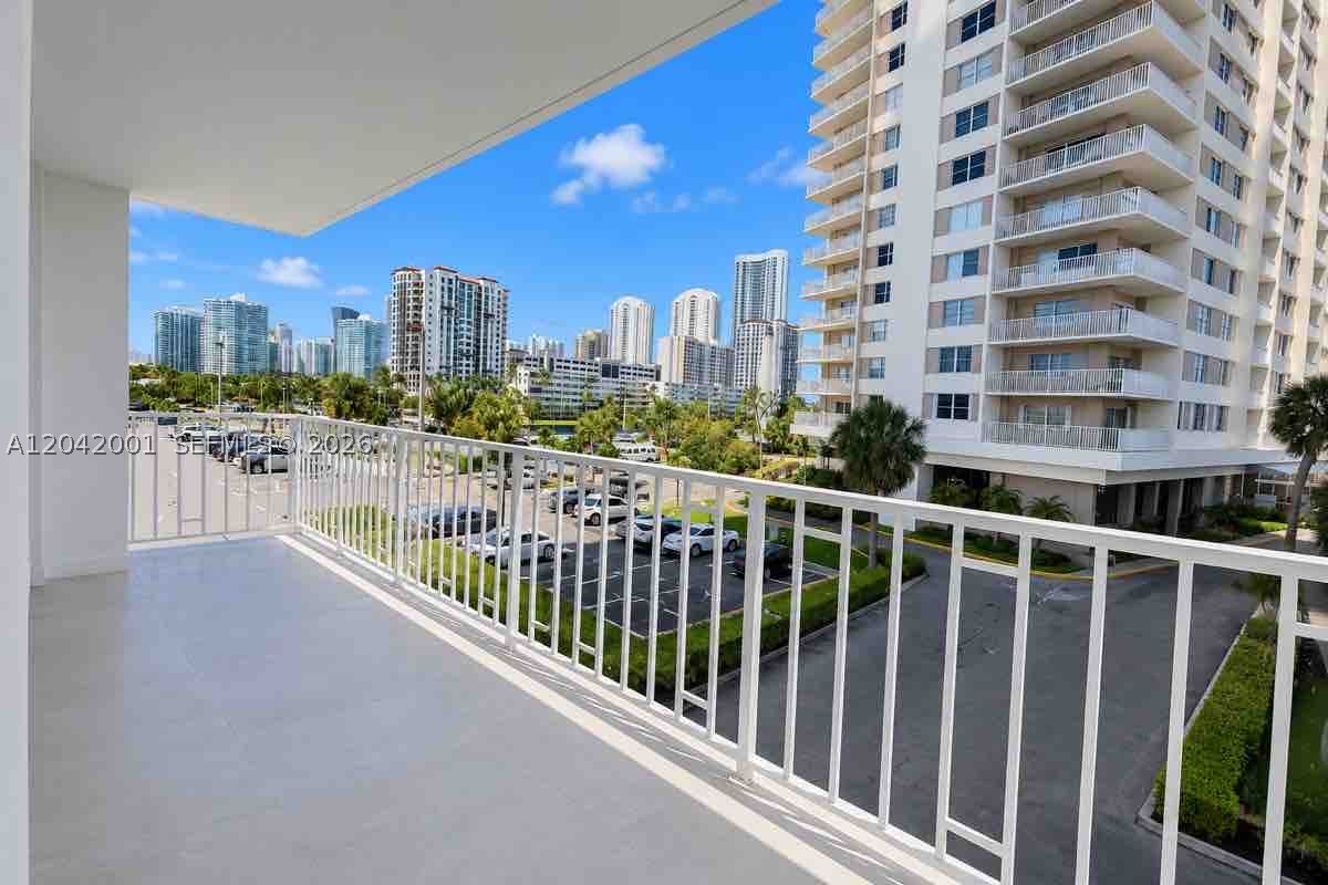 ARLEN HOUSE WEST CONDO - Residential