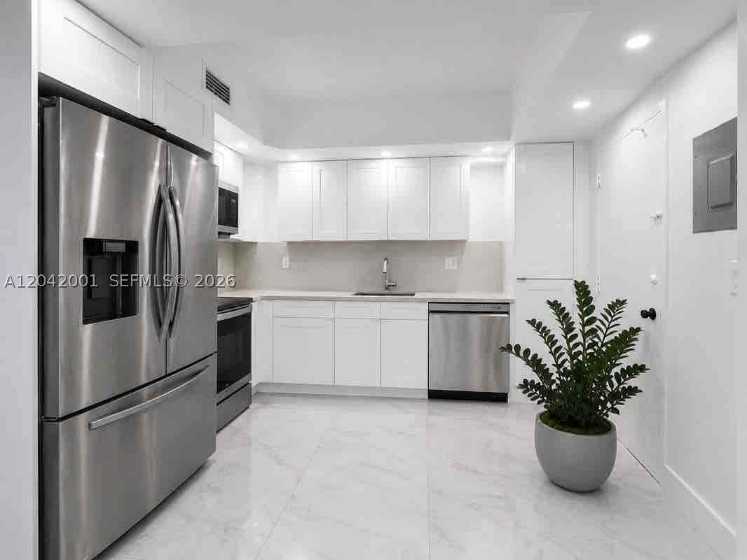 ARLEN HOUSE WEST CONDO - Residential