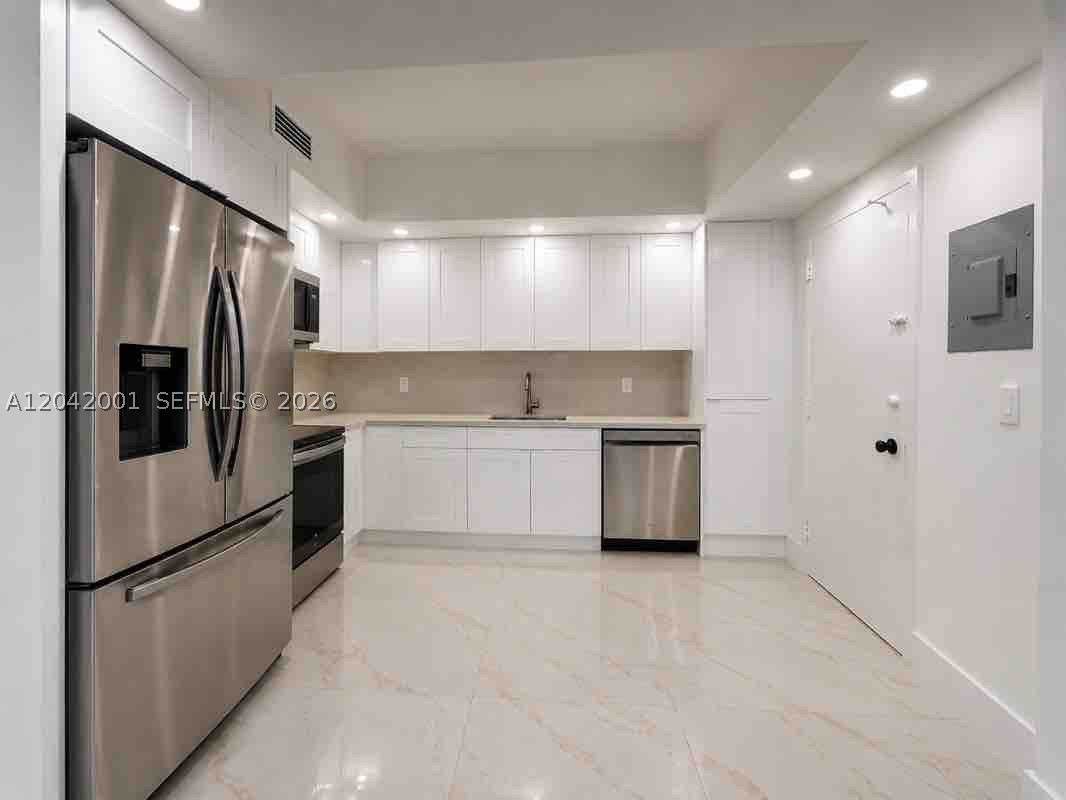 ARLEN HOUSE WEST CONDO - Residential