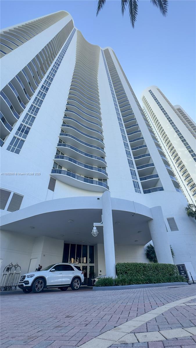 TDR TOWER I CONDO - Residential