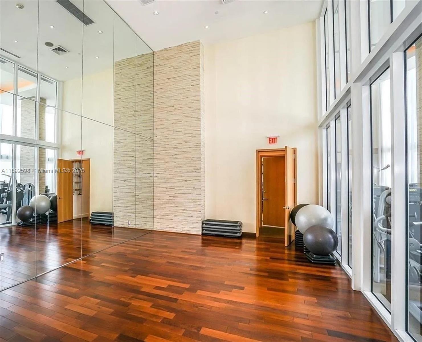 TDR TOWER I CONDO - Residential