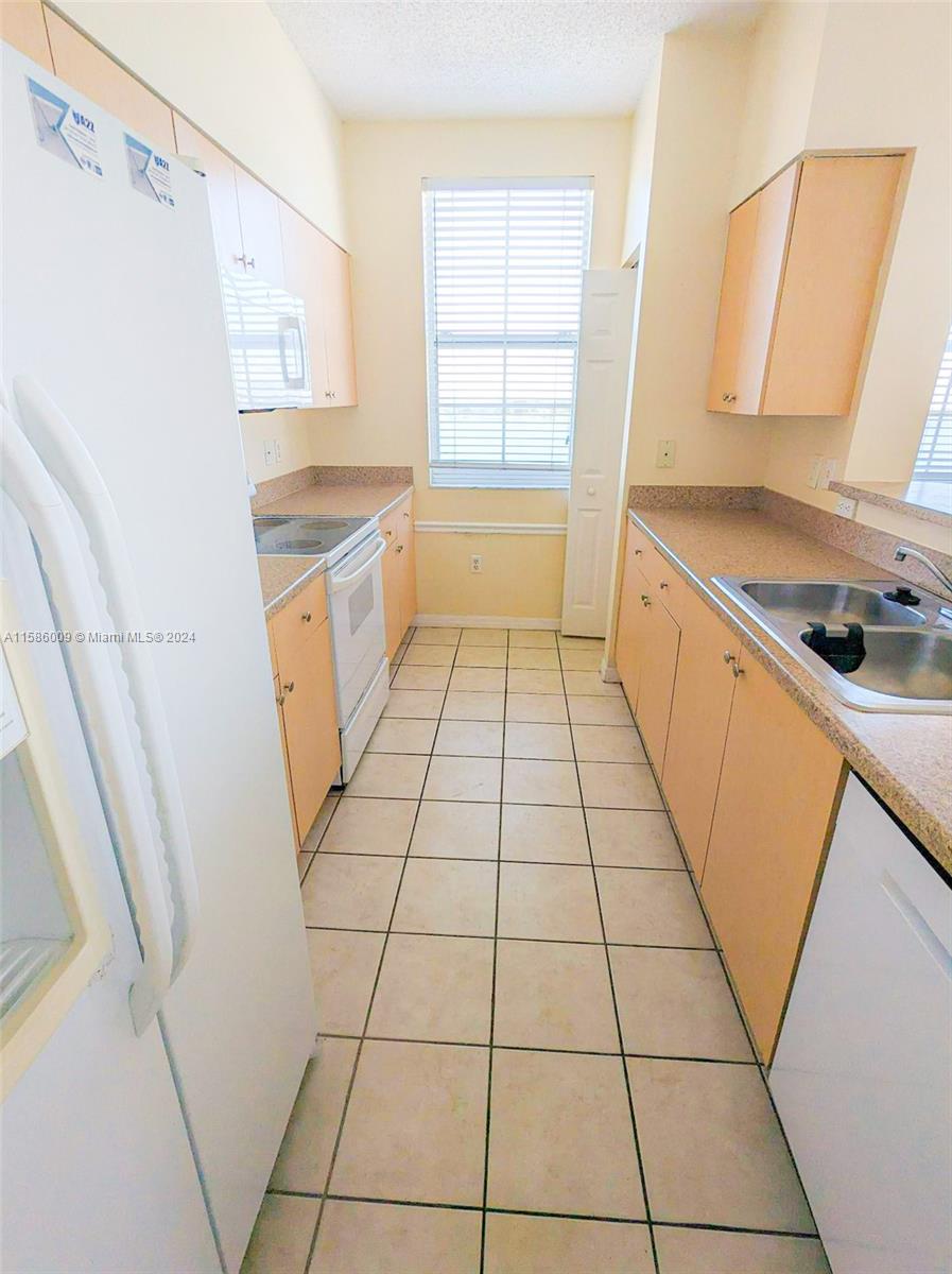 MONTECITO PALM BEACH COND - Residential Lease