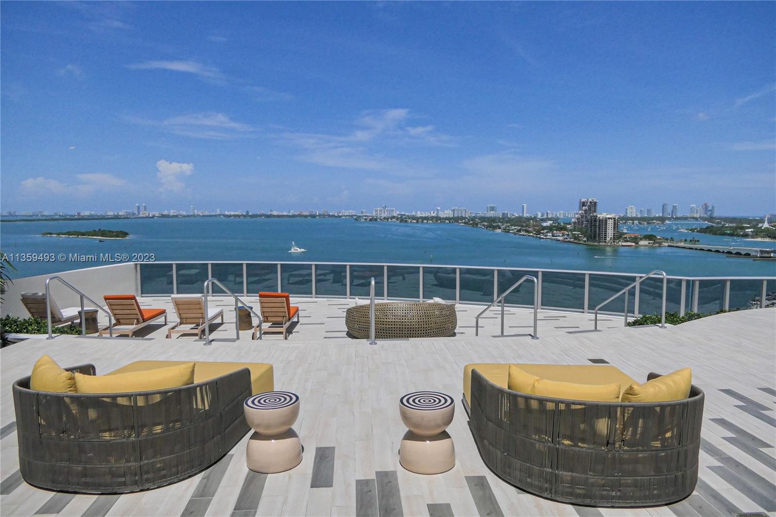 ARIA ON THE BAY CONDO - Residential