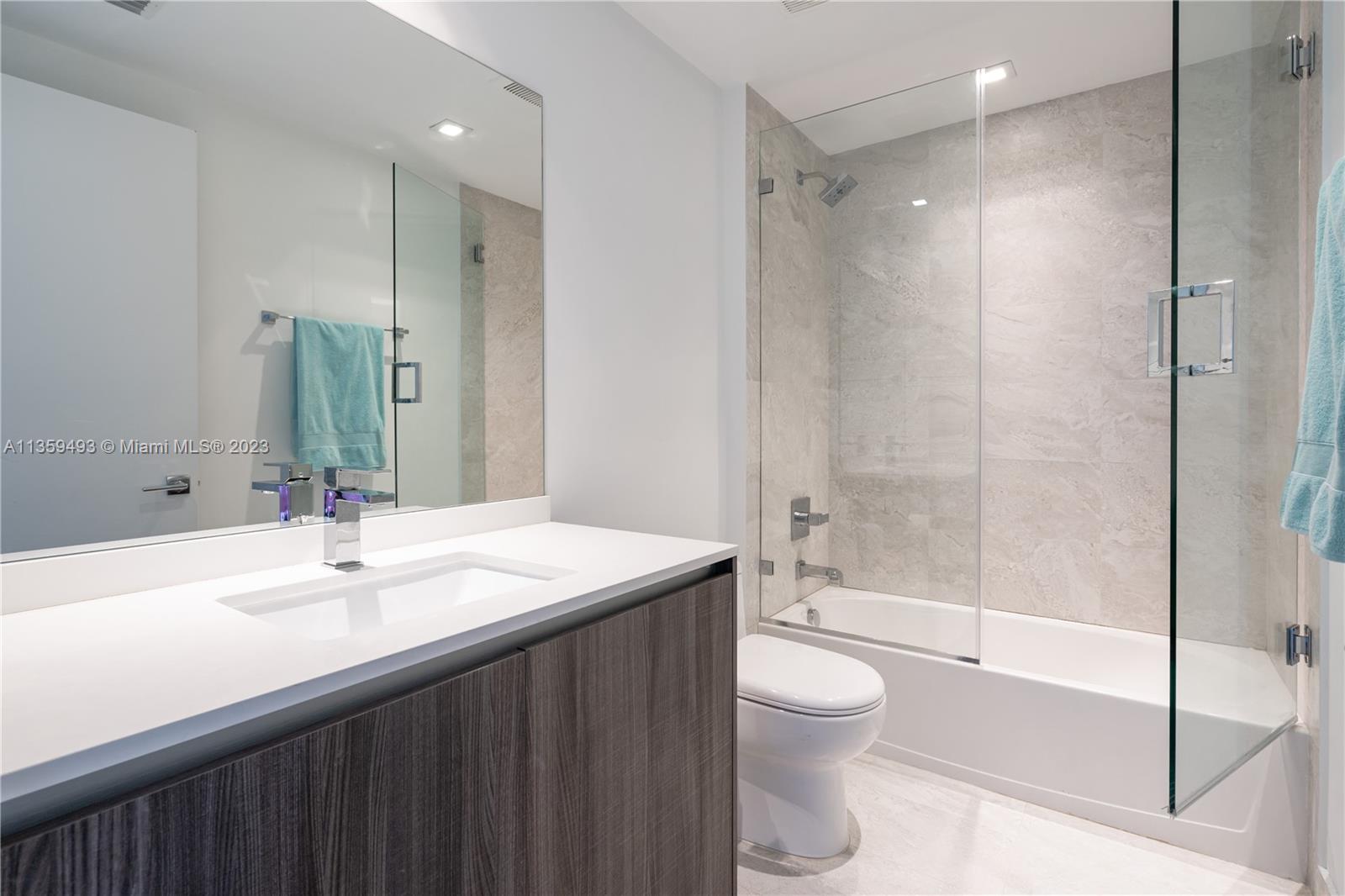 ARIA ON THE BAY CONDO - Residential