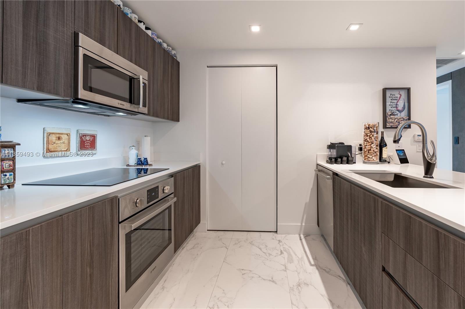 ARIA ON THE BAY CONDO - Residential