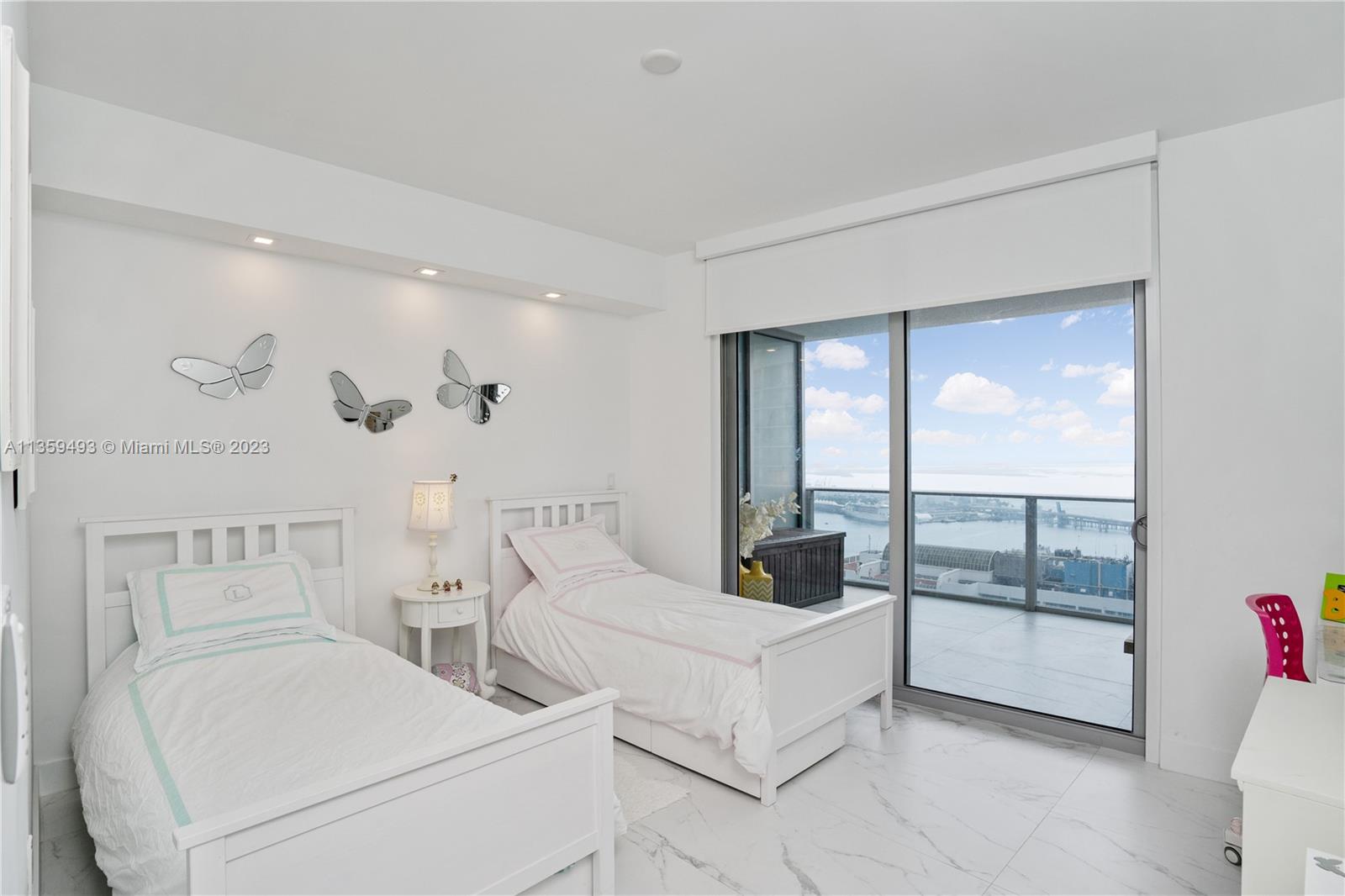 ARIA ON THE BAY CONDO - Residential