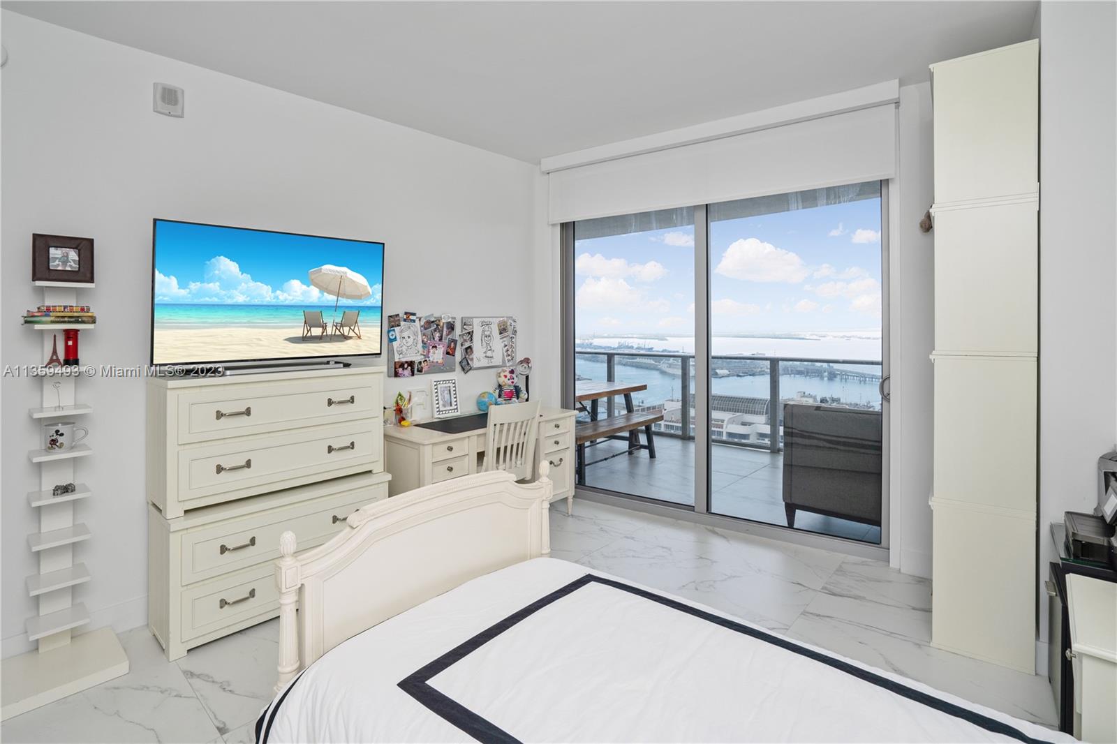 ARIA ON THE BAY CONDO - Residential