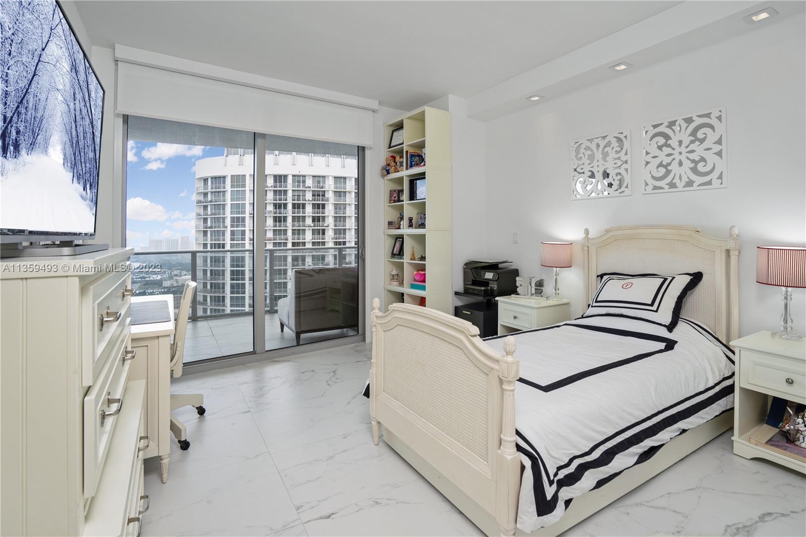 ARIA ON THE BAY CONDO - Residential