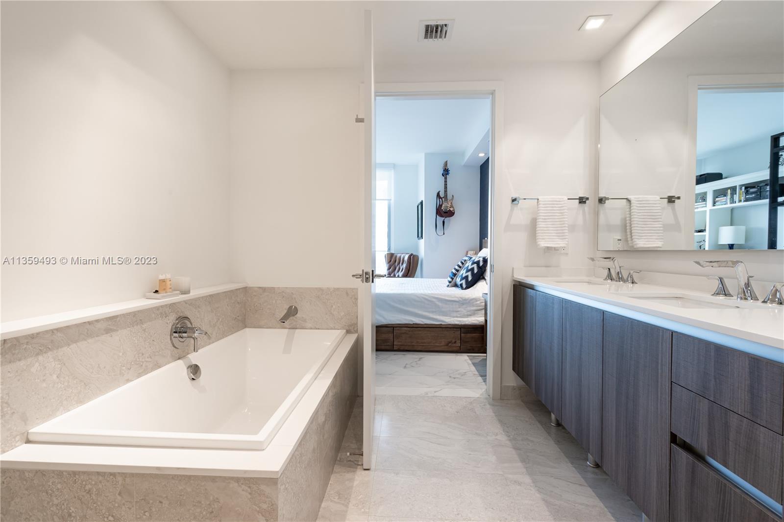 ARIA ON THE BAY CONDO - Residential