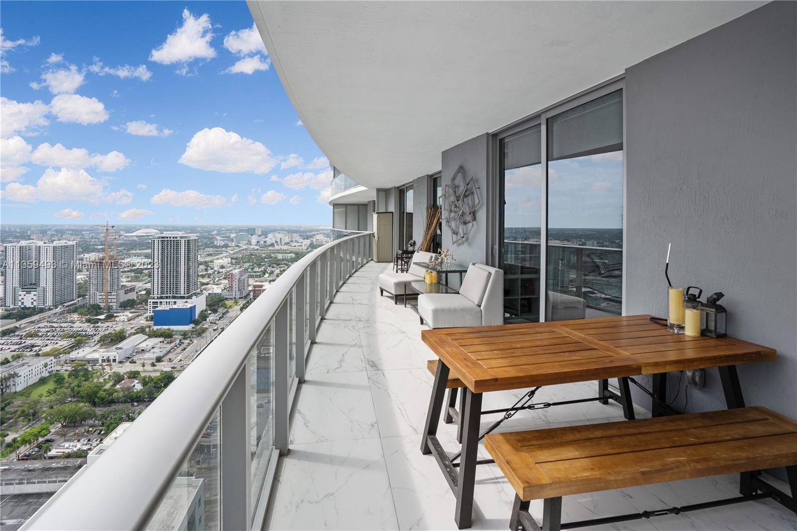ARIA ON THE BAY CONDO - Residential