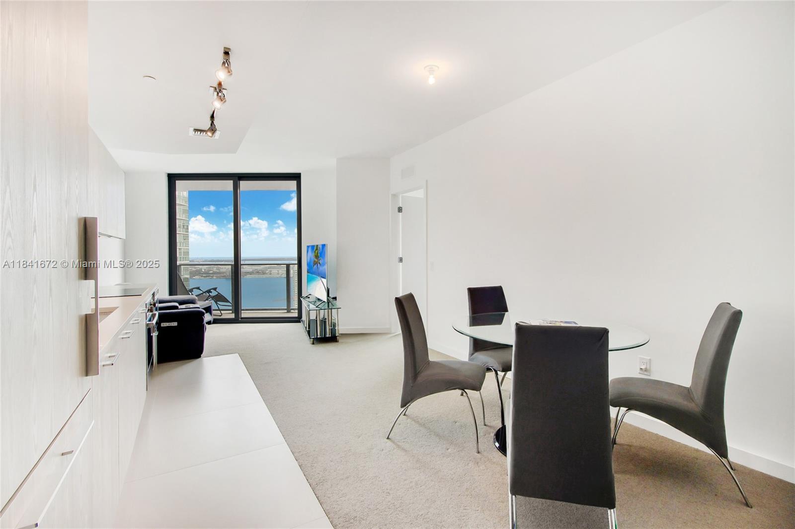 PARAISO BAYVIEWS CONDO - Residential
