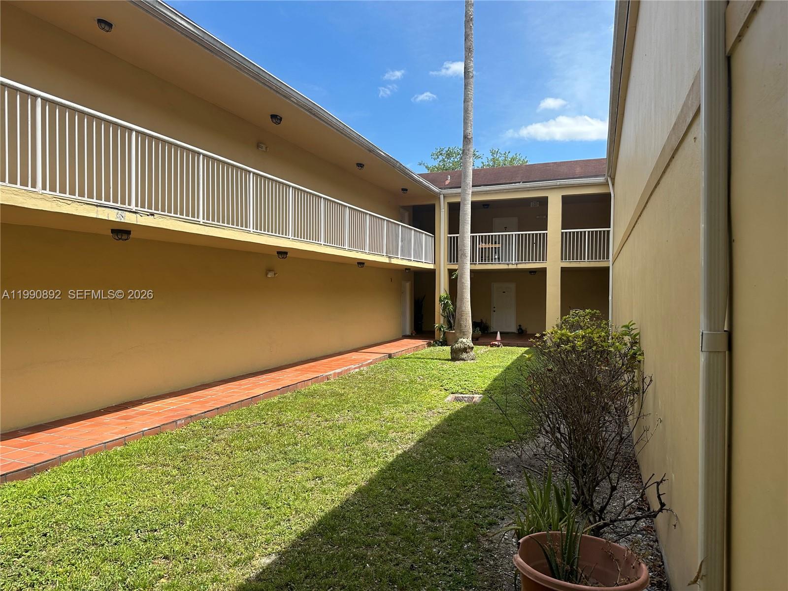 WILLOW WALK OF KENDALL CO - Residential