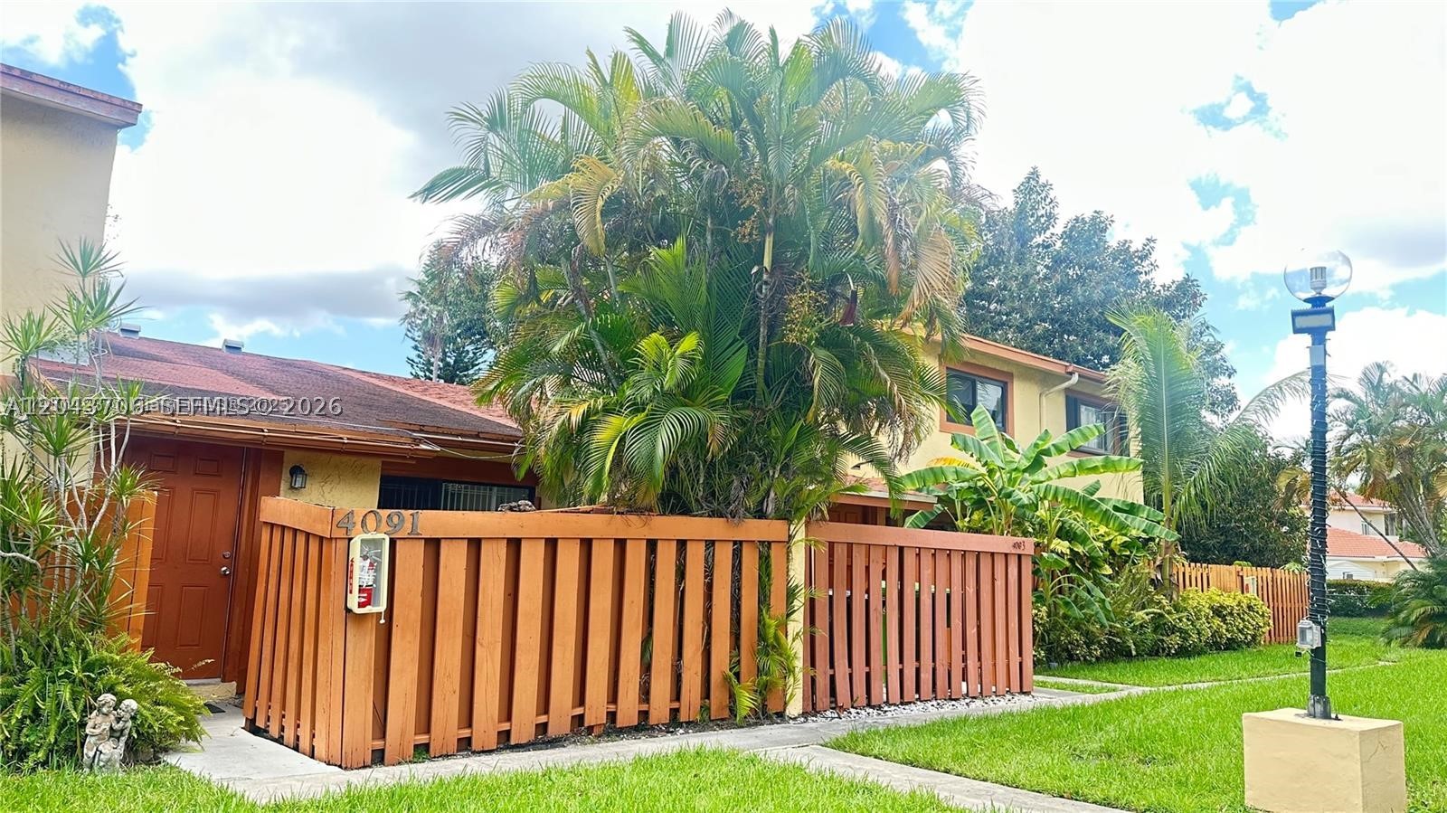 Spacious and bright Townhouse 1 Bedroom and 1 Bathroom, tile floor throughout, back yard, patio awesome amenities, tennis court, children playground, pool and club house for your parties. Unit has washer and dryer inside. This community with HOA and low Association includes water, sewer and trash. Close proximity to shops, highways, restaurants and Sawgrass Mills. All ages, pets are very welcome. Come and make this your dream home.