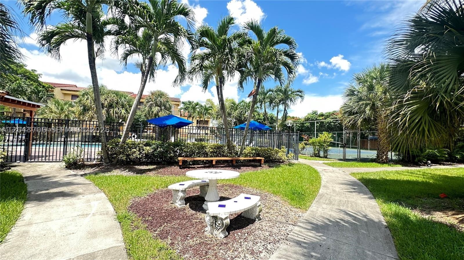 DEL RIO VILLAGE - Residential