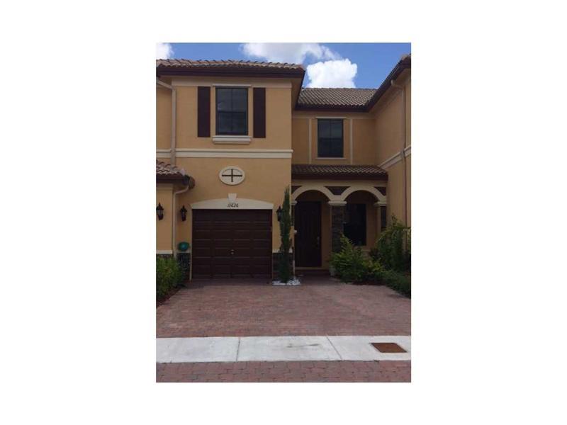 LIKE NEW TOWNHOUSE WITH GARAGE. BEAUTIFUL WOOD KITCHEN CABINETS WITH S/S APPLIANCES. GREAT COMMUNITY WITH LOTS OF AMENITIES. EASY TO SHOW. AVAILABLE MAY 1ST.