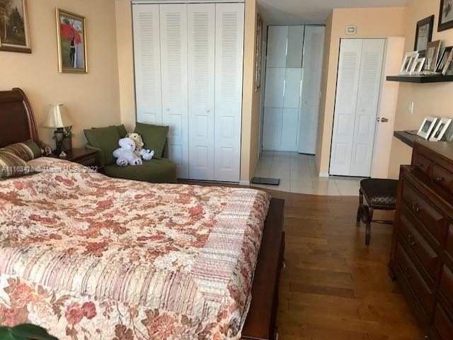 WINSTON TOWERS 500 CONDO - Residential