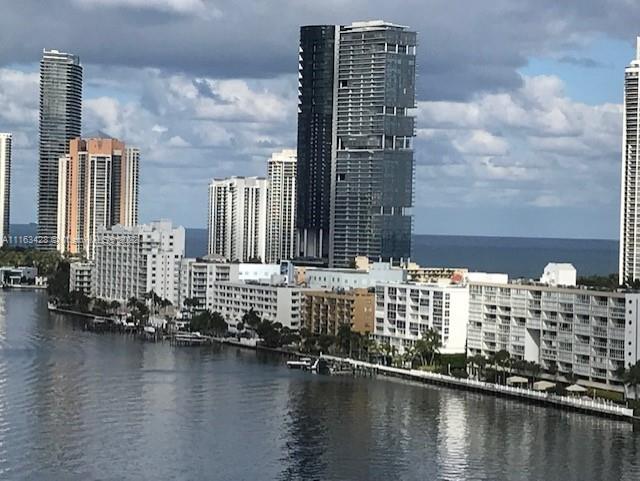 WINSTON TOWERS 500 CONDO - Residential