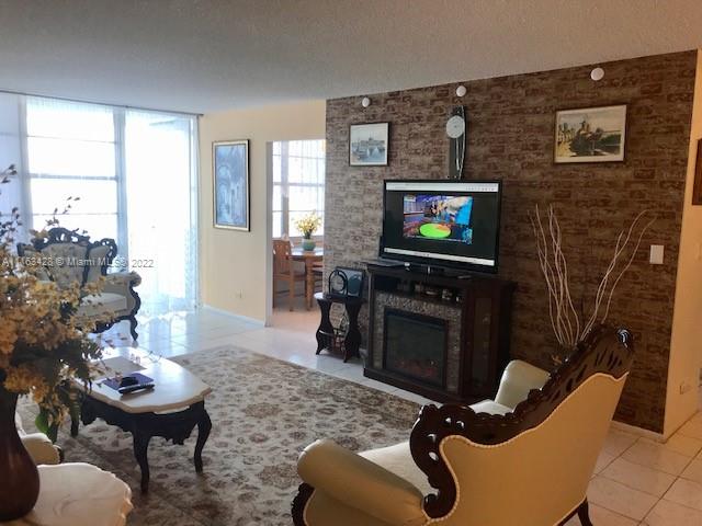 WINSTON TOWERS 500 CONDO - Residential