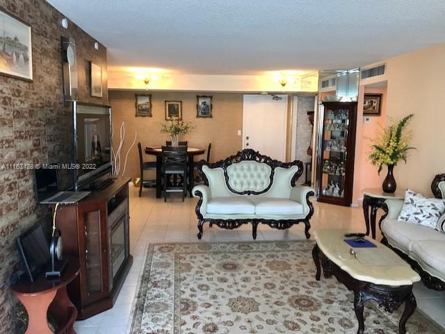 WINSTON TOWERS 500 CONDO - Residential