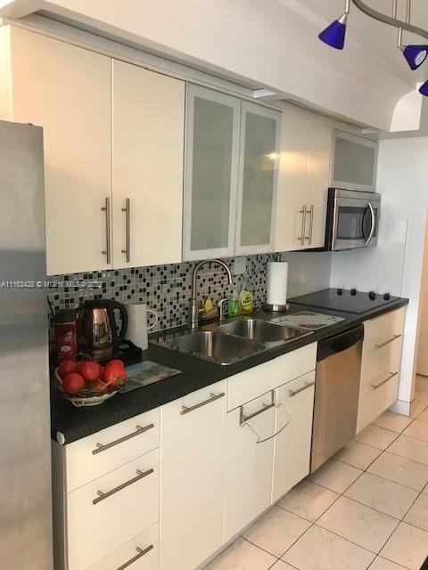 WINSTON TOWERS 500 CONDO - Residential