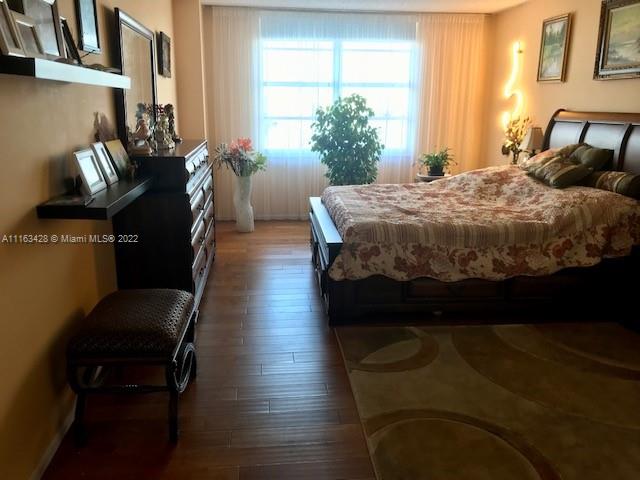 WINSTON TOWERS 500 CONDO - Residential