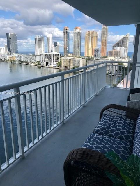 WINSTON TOWERS 500 CONDO - Residential