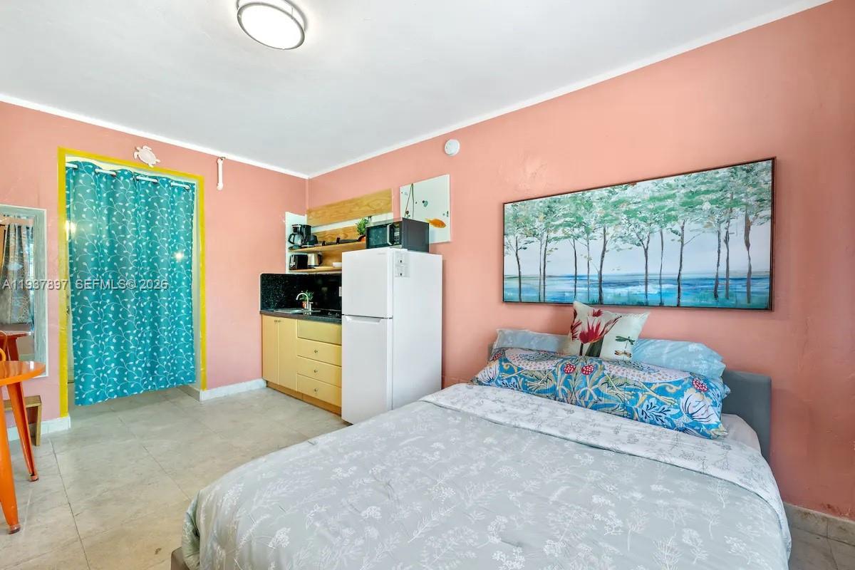 Charming and bright fully furnished & all equipped studio located in a safe & quiet neighborhood in the heart of South Beach...PERFECT LOCATION! Only 1 block away from the Beach & a few minutes walking distance from Lincoln Road. Walgreens is located only 1 block away, Publix & Fresh Market at 3 minutes driving. ALL AMENITIES are INCLUDED in the HOA (electricity, water, cable, high speed internet with fiber, janitor on site 6 days a week, pool maintenance, landscaping etc...). The condo offers great amenities: large POOL, mini-gym, tropical garden, bike stations, elevator, 24/7 security doors + video cameras etc...The building just received its 40 years recertification. The pool was renovated about 3 years ago, the engine of the elevator was changed about 2 years ago, Washer/Dryer in the laundry room were changed 2 years ago as well.