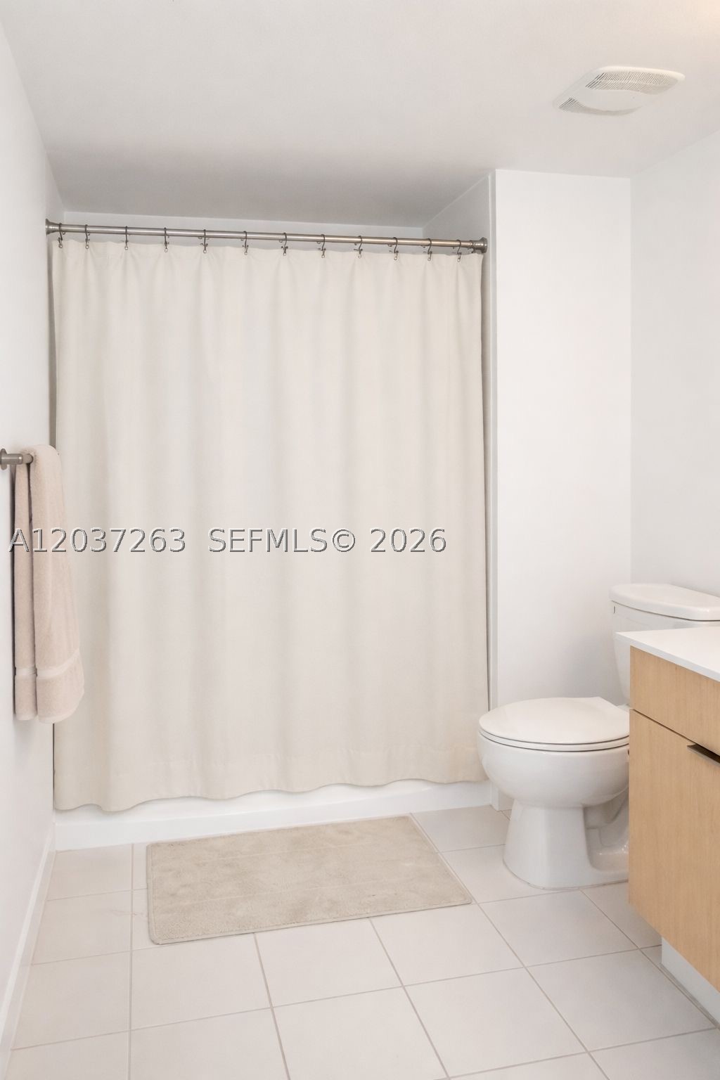 TERRAZAS RIVERPARK VILLAG - Residential Lease