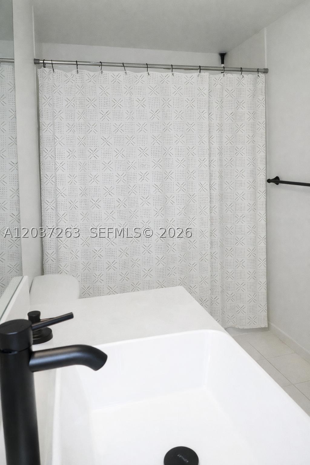 TERRAZAS RIVERPARK VILLAG - Residential Lease